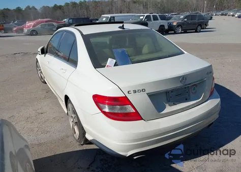 2010 Mercedes-Benz C 300 Luxury 4Matic/Sport 4Matic из США, поврежденный, VIN WDDGF8BB3AR102499